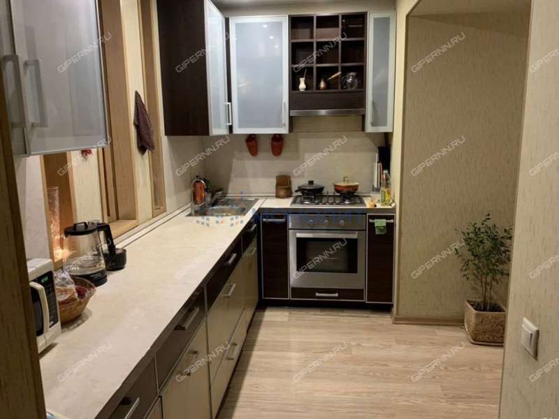 трёхкомнатная квартира на улице Родионова дом 189/24