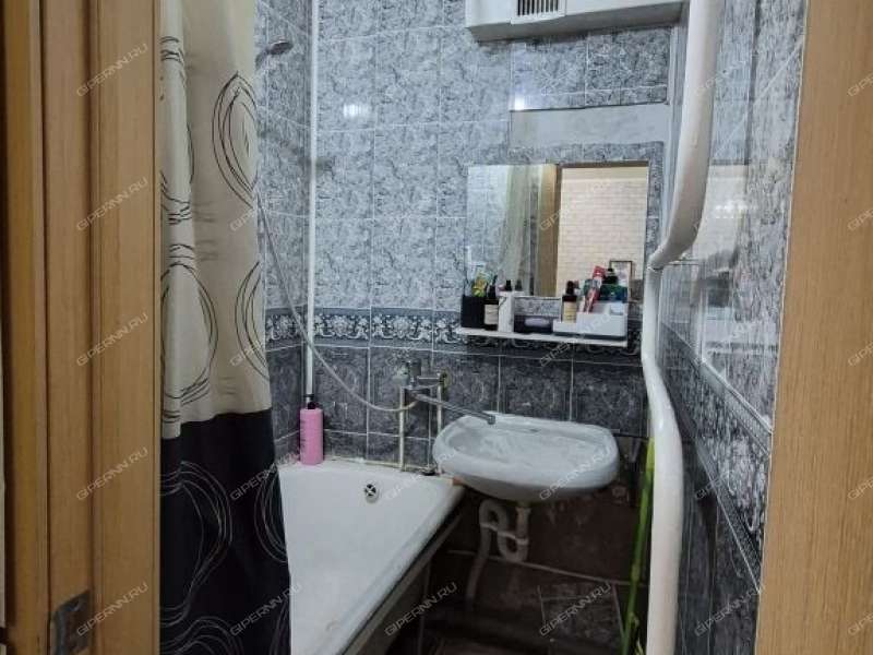 трёхкомнатная квартира на улице Юлиуса Фучика дом 21