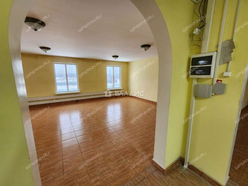 здание под офис, торговую площадь на 54 рабочий посёлок Первое Мая