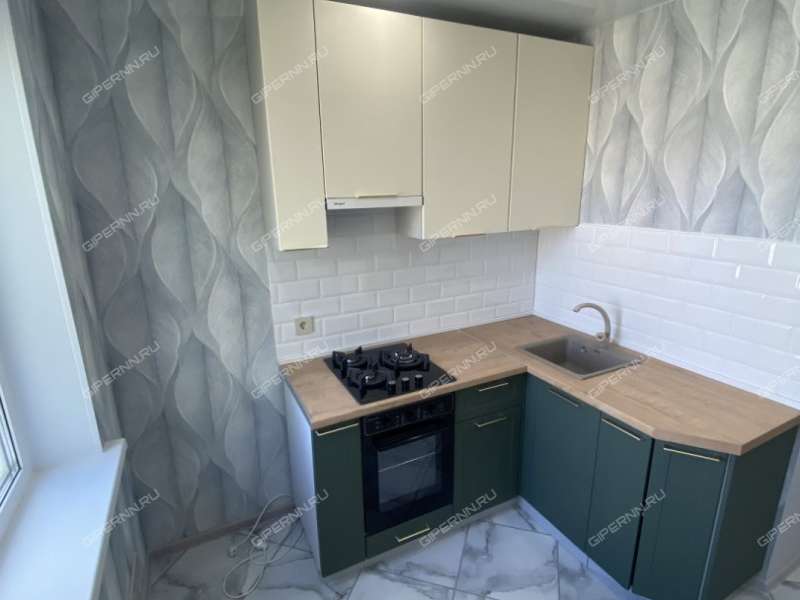 трёхкомнатная квартира в 3-м микрорайоне дом 16 город Кстово