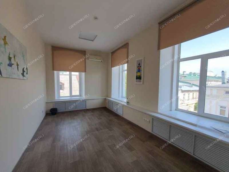 помещение под торговую площадь на Рождественская ул, д.11-13/7