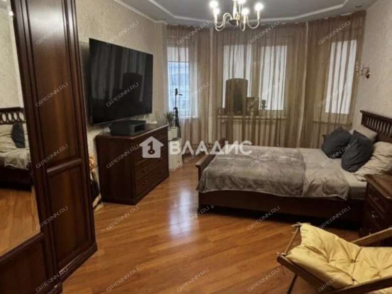 трёхкомнатная квартира на улице Родионова дом 165 к1