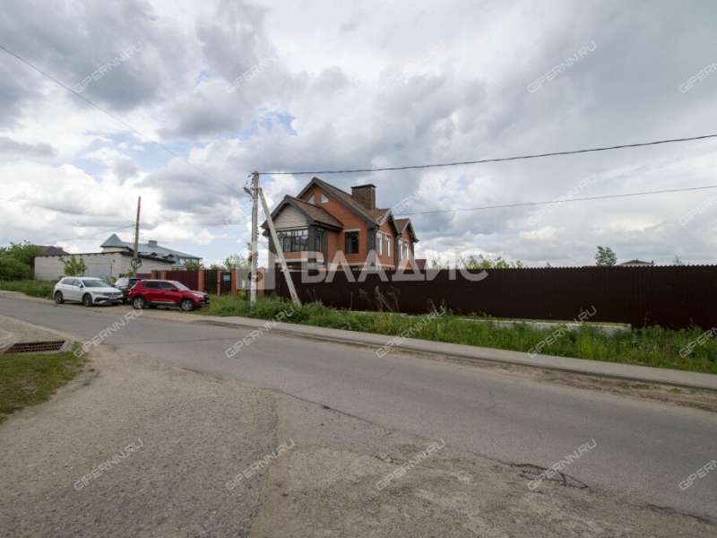 здание под офис, торговую площадь на Полевой улице