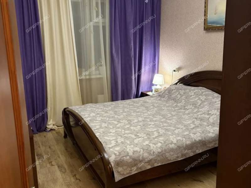 трёхкомнатная квартира на улице Верхнепечёрская дом 8