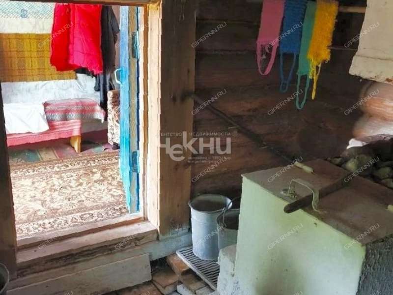 дом на Центральной улице село Чернуха