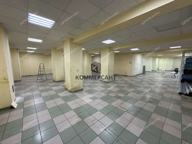 помещение под торговую площадь на улице Бурденко