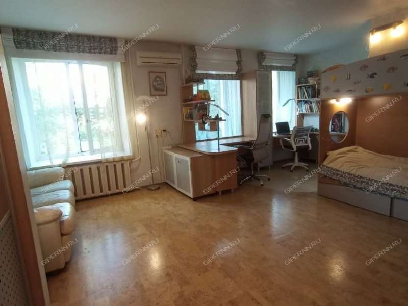 трёхкомнатная квартира на улице Максима Горького дом 232