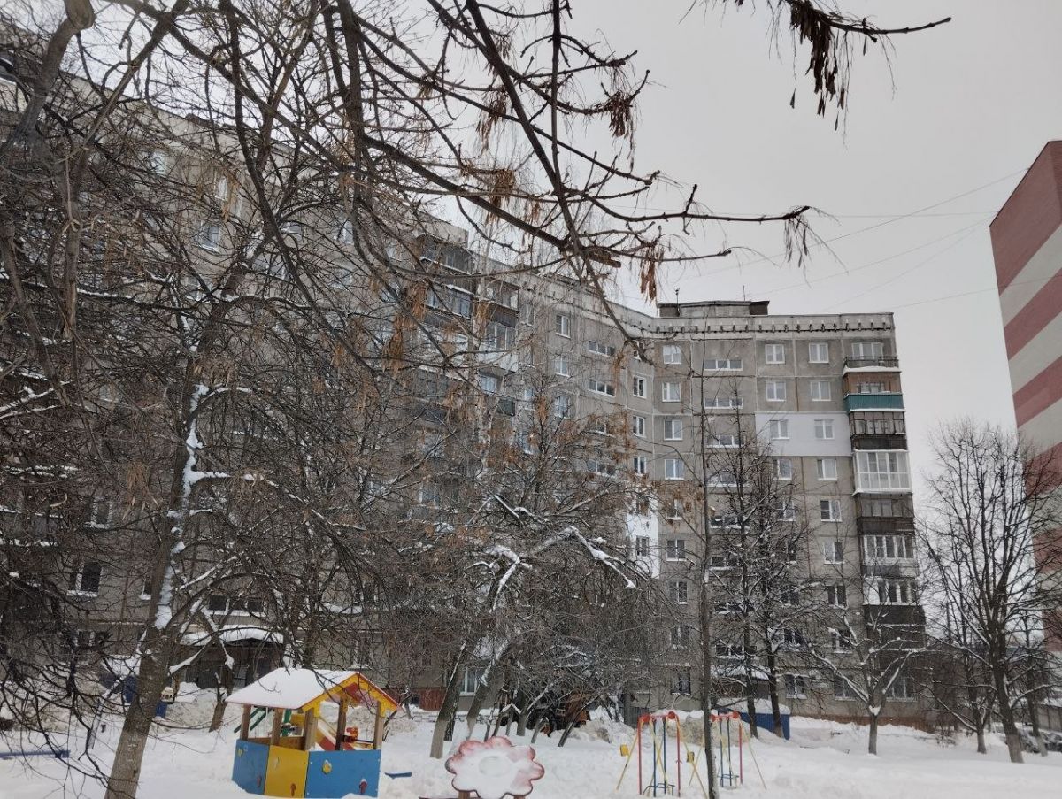 Нижегородцы пожаловались на трещины в стенах панельного дома на Усилова