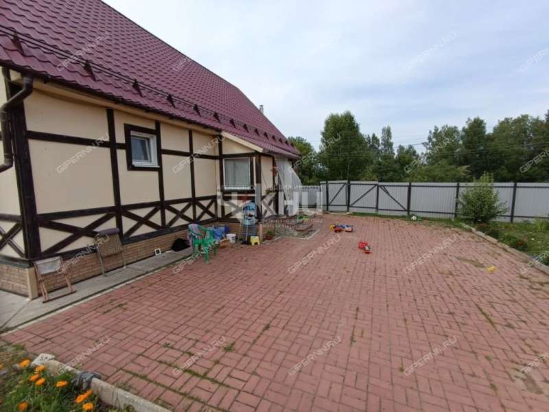 дом на Центральная село Белое