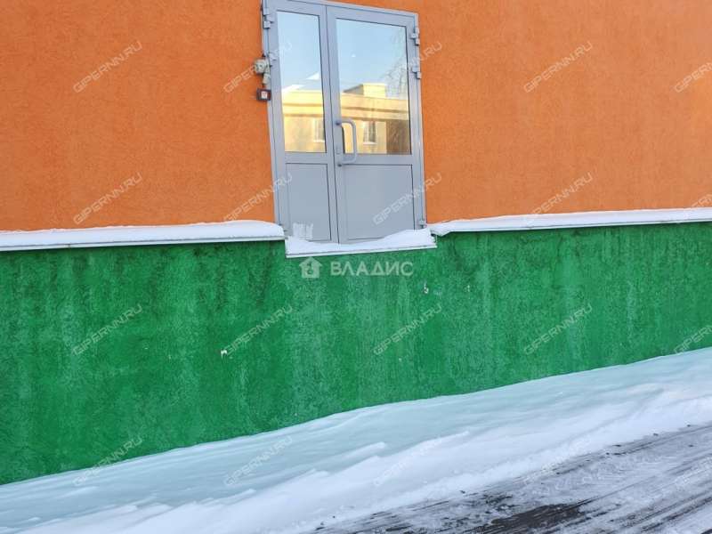 здание под офис, торговую площадь на Центральной улице село Каменки