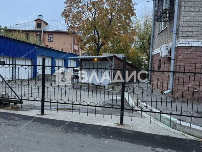 трёхкомнатная квартира на улице Большие Овраги дом 4