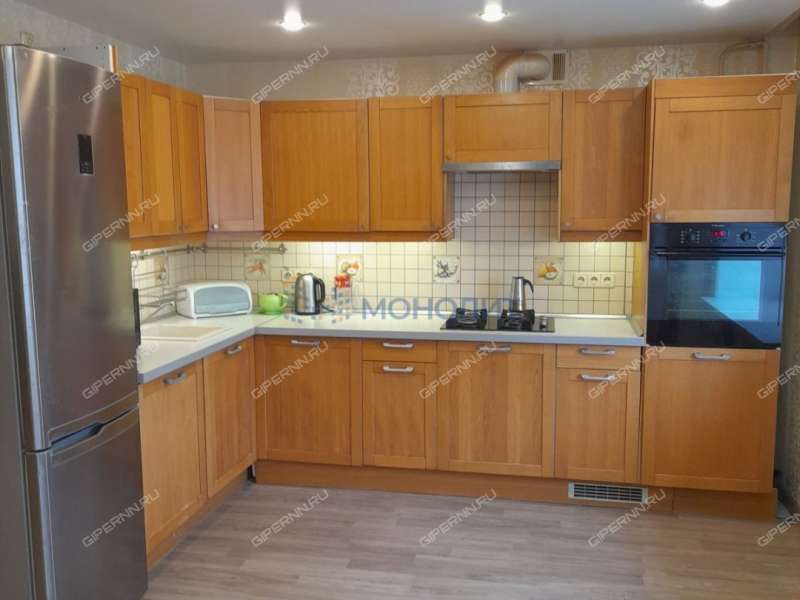 трёхкомнатная квартира на улице Родионова дом 189/24