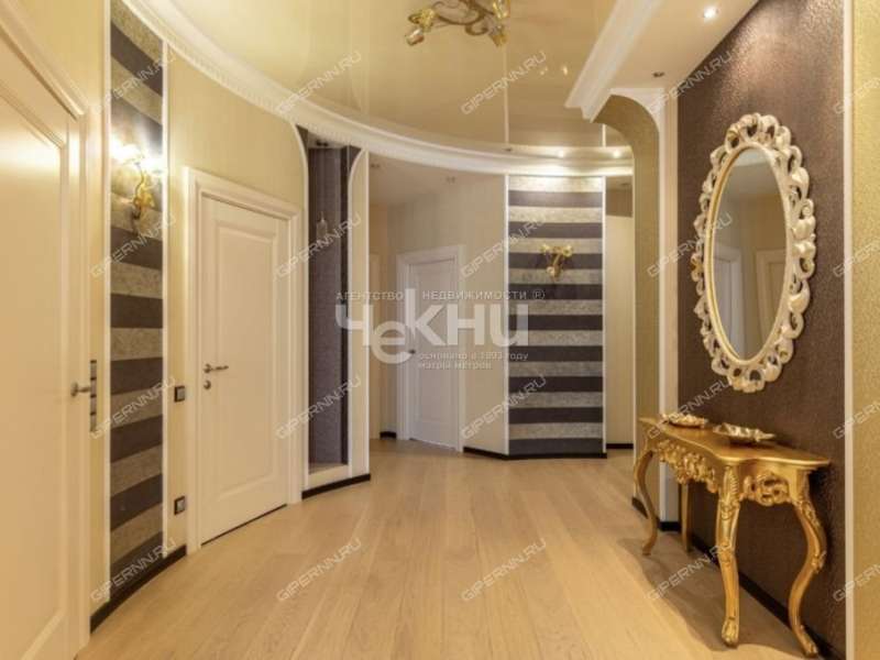 четырёхкомнатная квартира на улице Ульянова дом 7