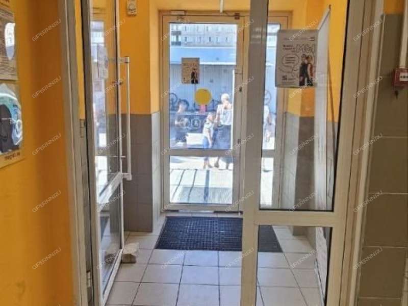 помещение под торговую площадь в 6-м микрорайоне
