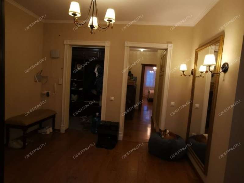 четырёхкомнатная квартира на улице Янки Купалы дом 38