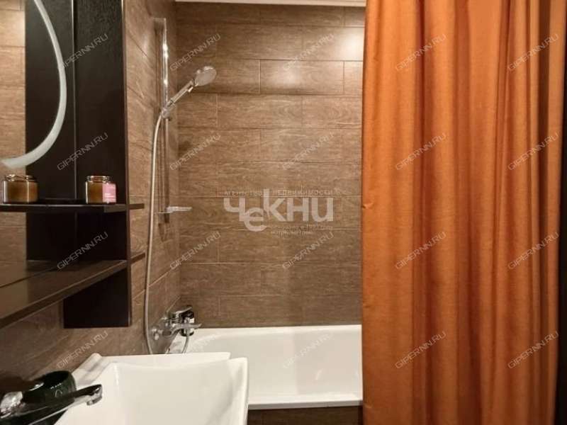 трёхкомнатная квартира на улице Родионова дом 25