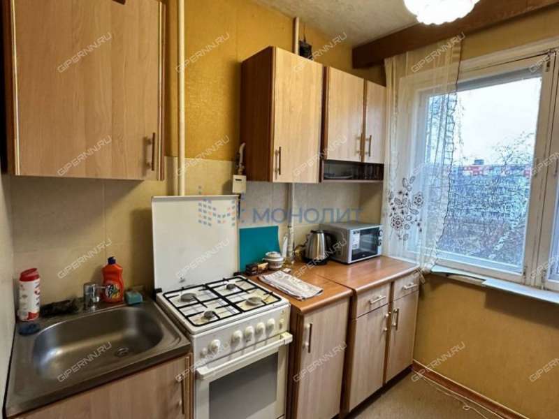 трёхкомнатная квартира в 6-м микрорайоне дом 11