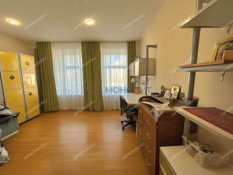 четырёхкомнатная квартира на улице Воровского дом 13