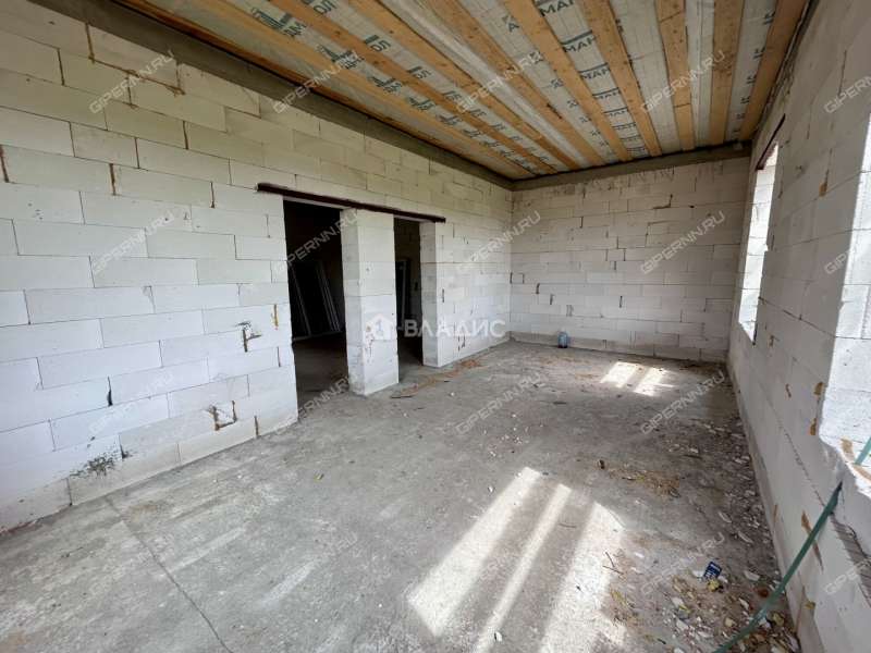 дом на улице Защитников Отечества деревня Каликино