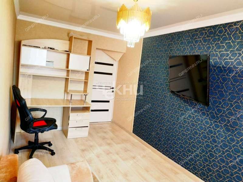 трёхкомнатная квартира на улице Октябрьской Революции дом 40