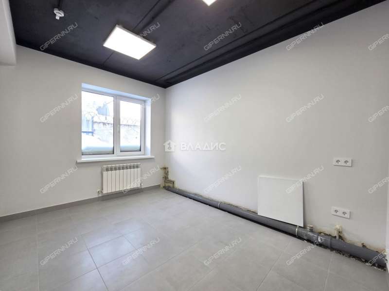 здание под офис, торговую площадь на улице Ларина