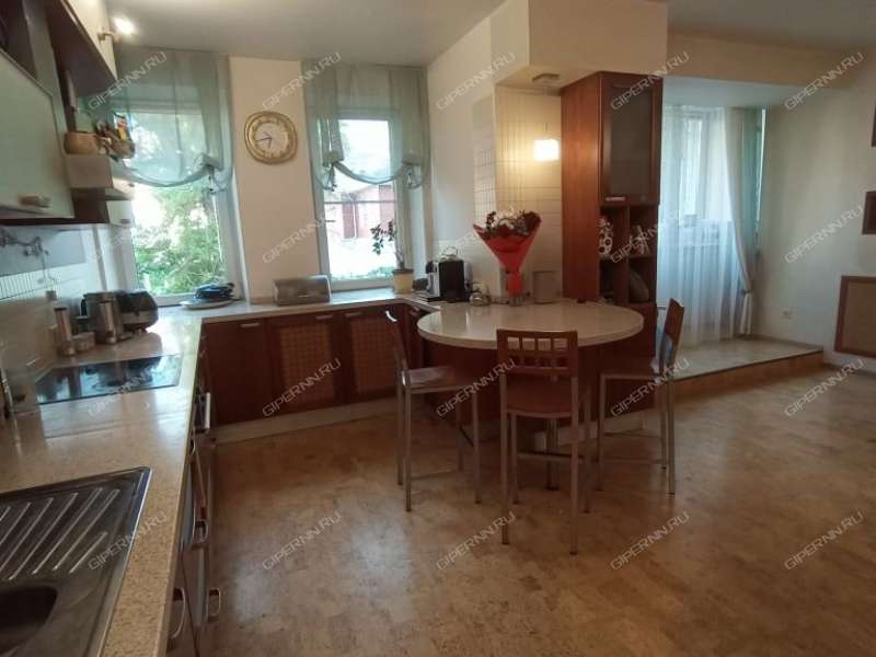 трёхкомнатная квартира на улице Максима Горького дом 232