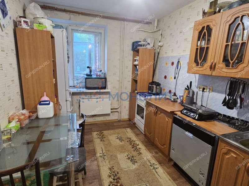 трёхкомнатная квартира на улице Александра Хохлова дом 21