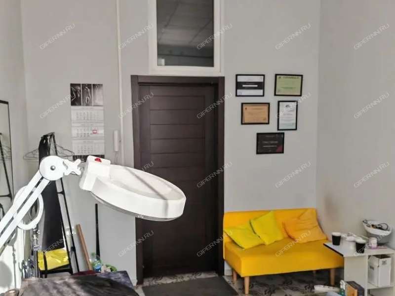 помещение под офис на улице Героя Советского Союза Поющева