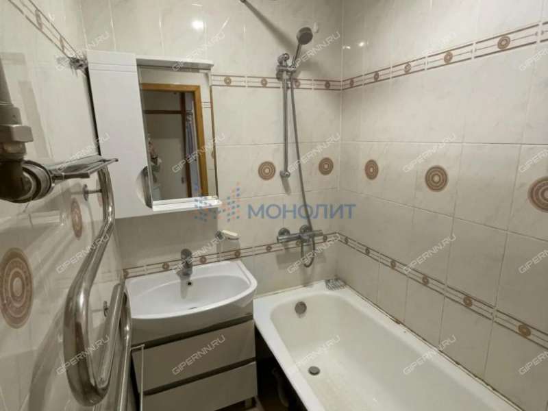трёхкомнатная квартира в 2-м микрорайоне дом 20 город Кстово