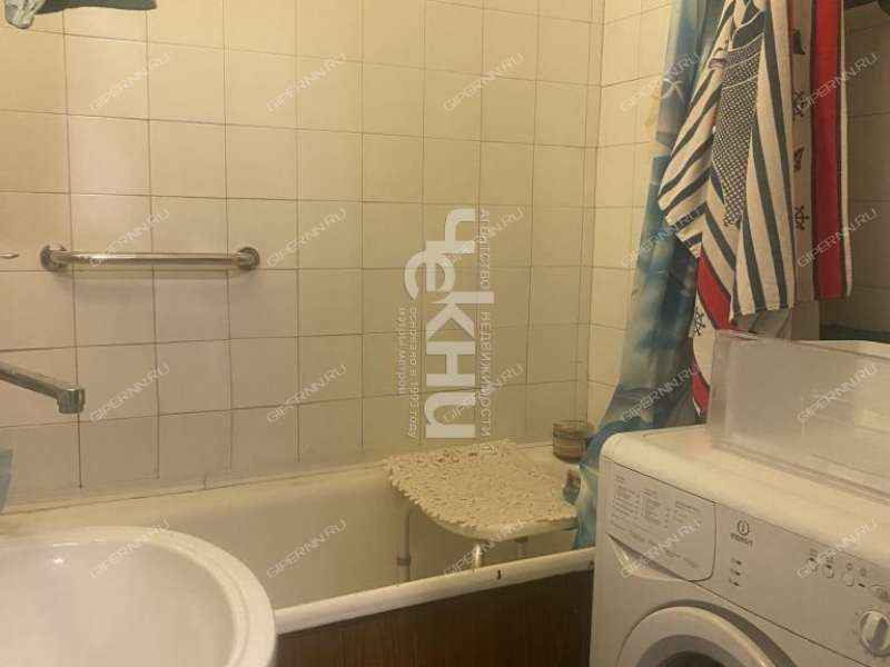 четырёхкомнатная квартира на улице Коминтерна дом 178