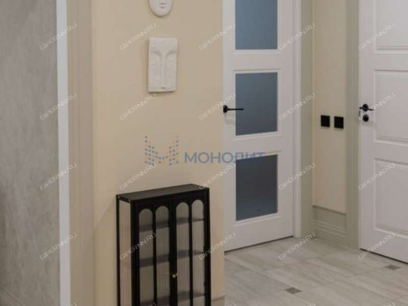 трёхкомнатная квартира на площади Свободы дом 7