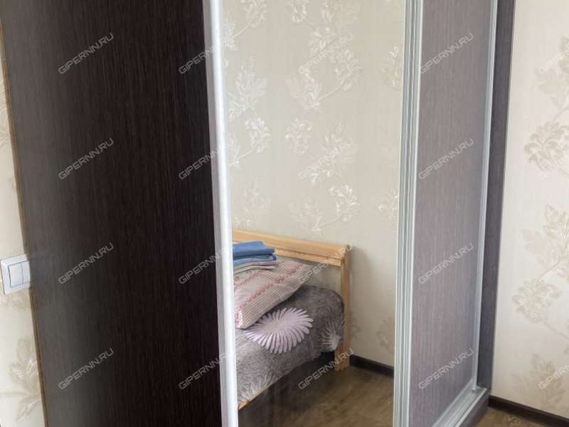 двухкомнатная квартира на сутки в переулке Первостроителей дом 1 к2 город Кстово