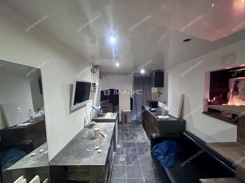 здание под офис, торговую площадь в переулке Вахитова