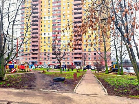 1-komnatnaya-ul-vyatskaya-d-1 фото