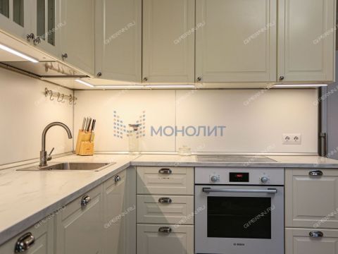 3-komnatnaya-ul-romantikov-d-8 фото