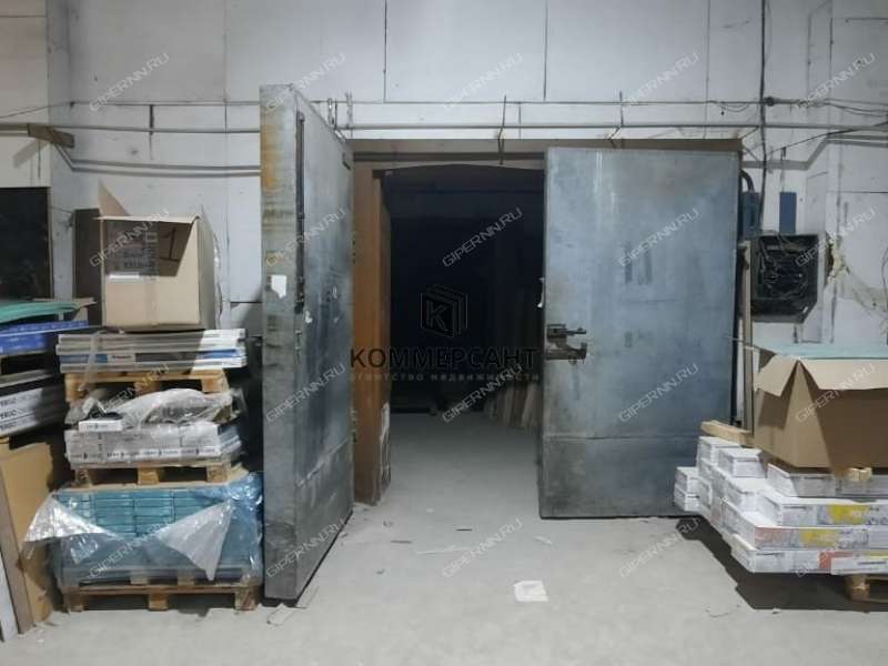 здание под офис, торговую площадь на улице Героя Шапошникова