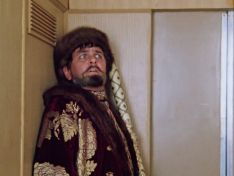 Что делать, если застрял в лифте: 10 главных правил
