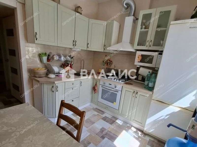 трёхкомнатная квартира на улице Героя Советского Союза Поющева дом 17