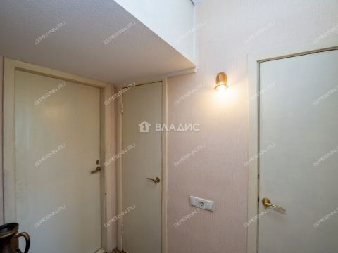 3-komnatnaya-b-r-zarechnyy-d-3 фото