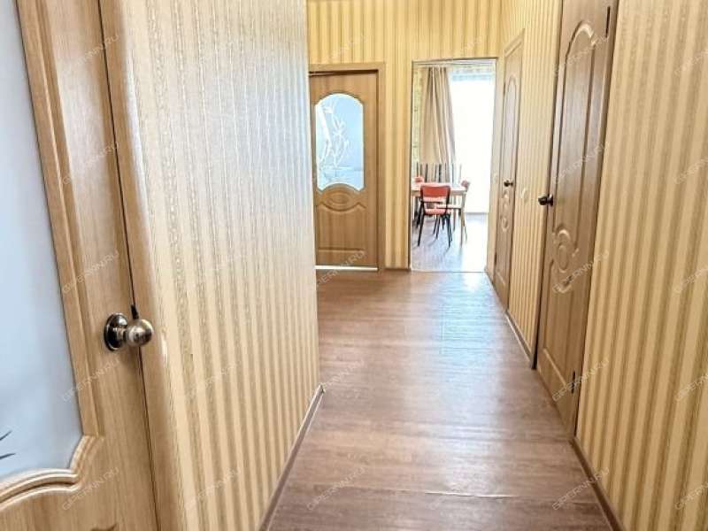 трёхкомнатная квартира на проспекте Гагарина дом 101 к1