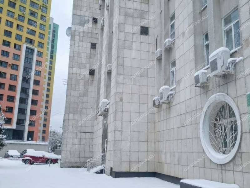 помещение под коммерческую недвижимость на улице Родионова