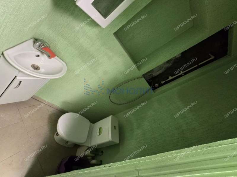 помещение под офис, торговую площадь на улице Космонавта Комарова