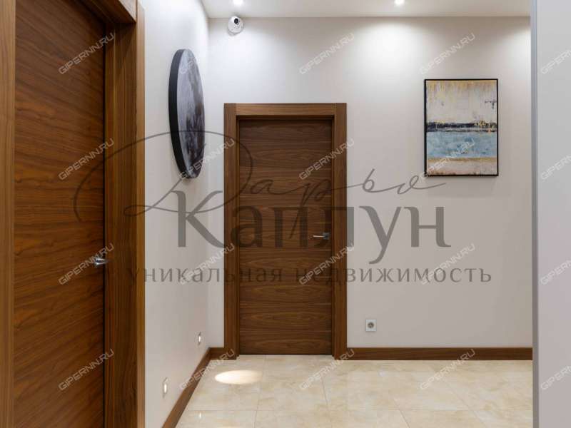 четырёхкомнатная квартира на улице Максима Горького дом 77