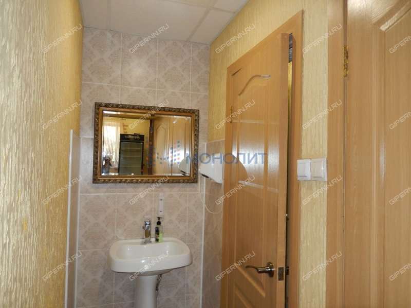 помещение под помещение свободного назначения, торговую площадь на улице Героя Давыдова