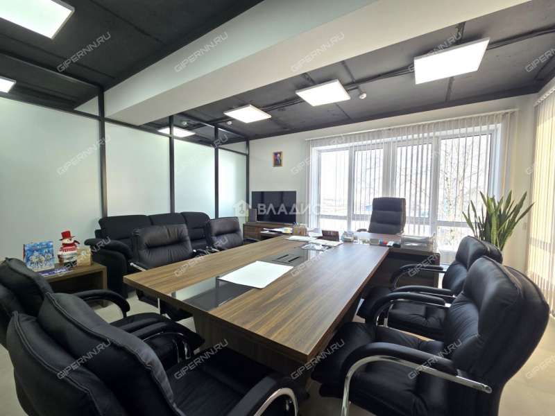 здание под офис, торговую площадь на улице Ларина