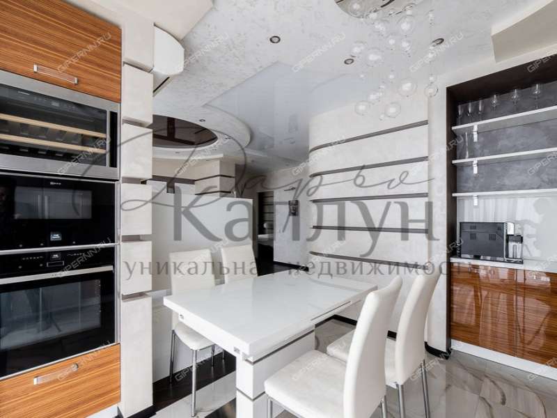 трёхкомнатная квартира на улице Родионова дом 192, к3