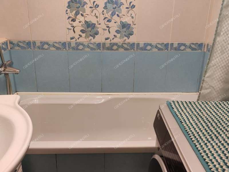 трёхкомнатная квартира на улице Коминтерна дом 22