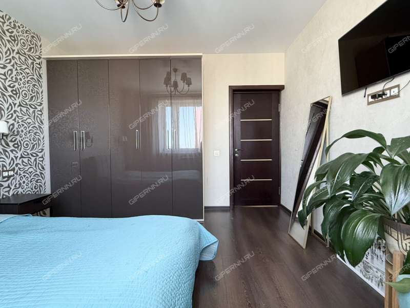 трёхкомнатная квартира на бульваре 60-летия Октября дом 25 к2