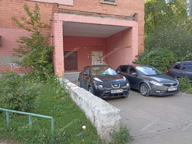 помещение под торговую площадь на улице Сергея Есенина