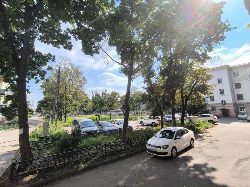 помещение под торговую площадь на улице Челюскинцев